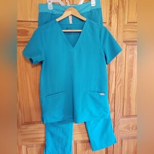 Figs Women's Teal Scrub Set